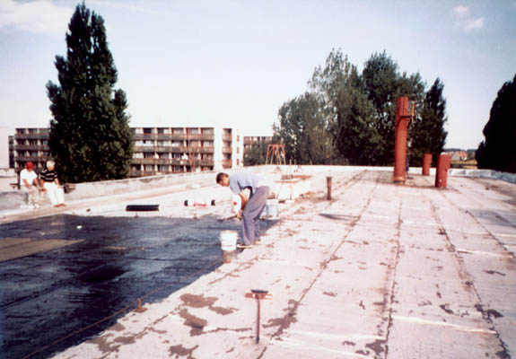 P�vodn� povrch strechy + z�kladn� n�ter